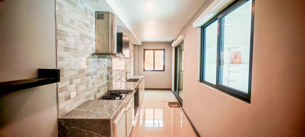 For SaleHouseRathburana, Suksawat : Modern style house for sale, Centro Rama 2-Phuttha Bucha, near the expressway, convenient to connect to Sathorn