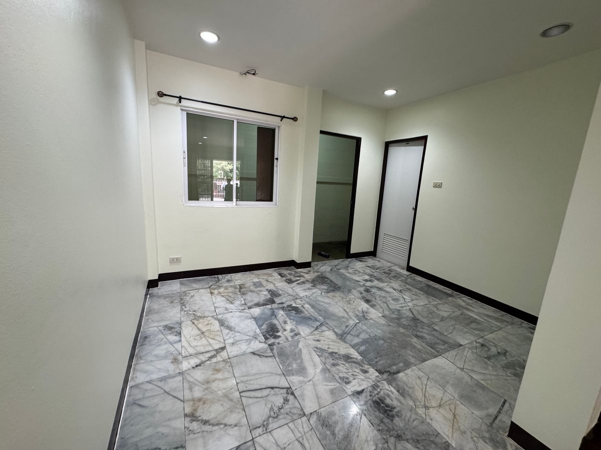 ขายทาวน์โฮมปทุมธานี รังสิต ธรรมศาสตร์ : 🏠 บ้านดีพร้อมอยู่ ขายทาวน์เฮาส์  หมู่บ้านซื่อตรง ถ.รังสิต-นครนายก คลอง3 🏠