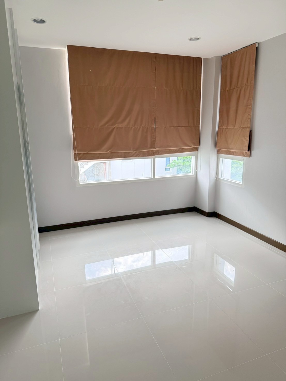 ให้เช่าคอนโดพระราม 9 เพชรบุรีตัดใหม่ RCA : ให้ เช่า ด่วน Life asoke 1Bedroom ไลฟ์ อโศก (ห้องพร้อมอยู่)