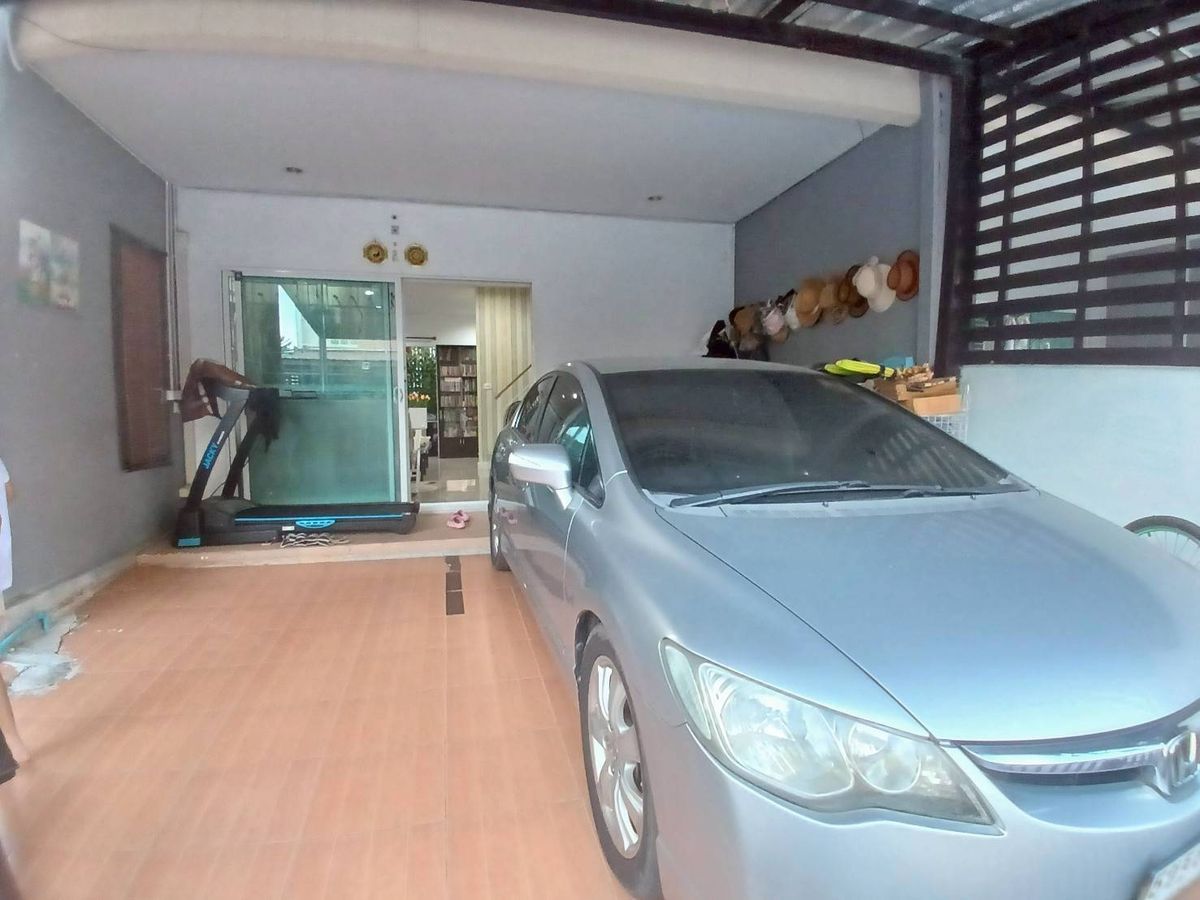 For SaleTownhomePattanakan, Srinakarin : Sell townhouse behind the corner Village Village, Phatthanakan 38, near APL Hua Mak (N.1788)