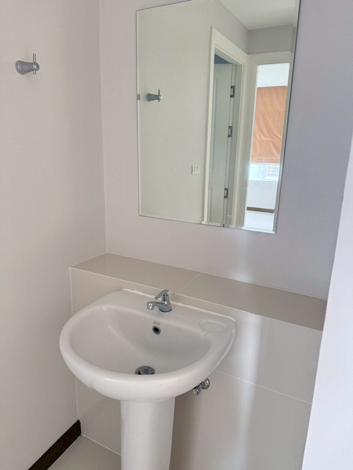 ให้เช่าคอนโดพระราม 9 เพชรบุรีตัดใหม่ RCA : ให้ เช่า ด่วน Life asoke 1Bedroom ไลฟ์ อโศก (ห้องพร้อมอยู่)