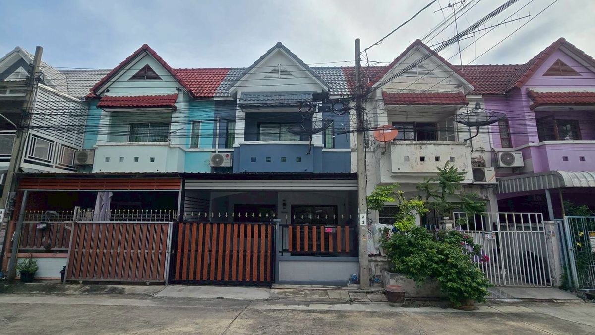ขายทาวน์โฮมนนทบุรี บางใหญ่ บางบัวทอง : ขายทาวน์เฮ้าส์ 2 ชั้น หมู่บ้านสวีมโฮมพาร์ค  สภาพดี  ทำเลดี ใกล้เทศบาลบางบัวทอง  3 ห้องนอน  2 ห้องน้ำ ที่จอดรถ1 คัน  พร้อมอยู่  พร้อมโอน