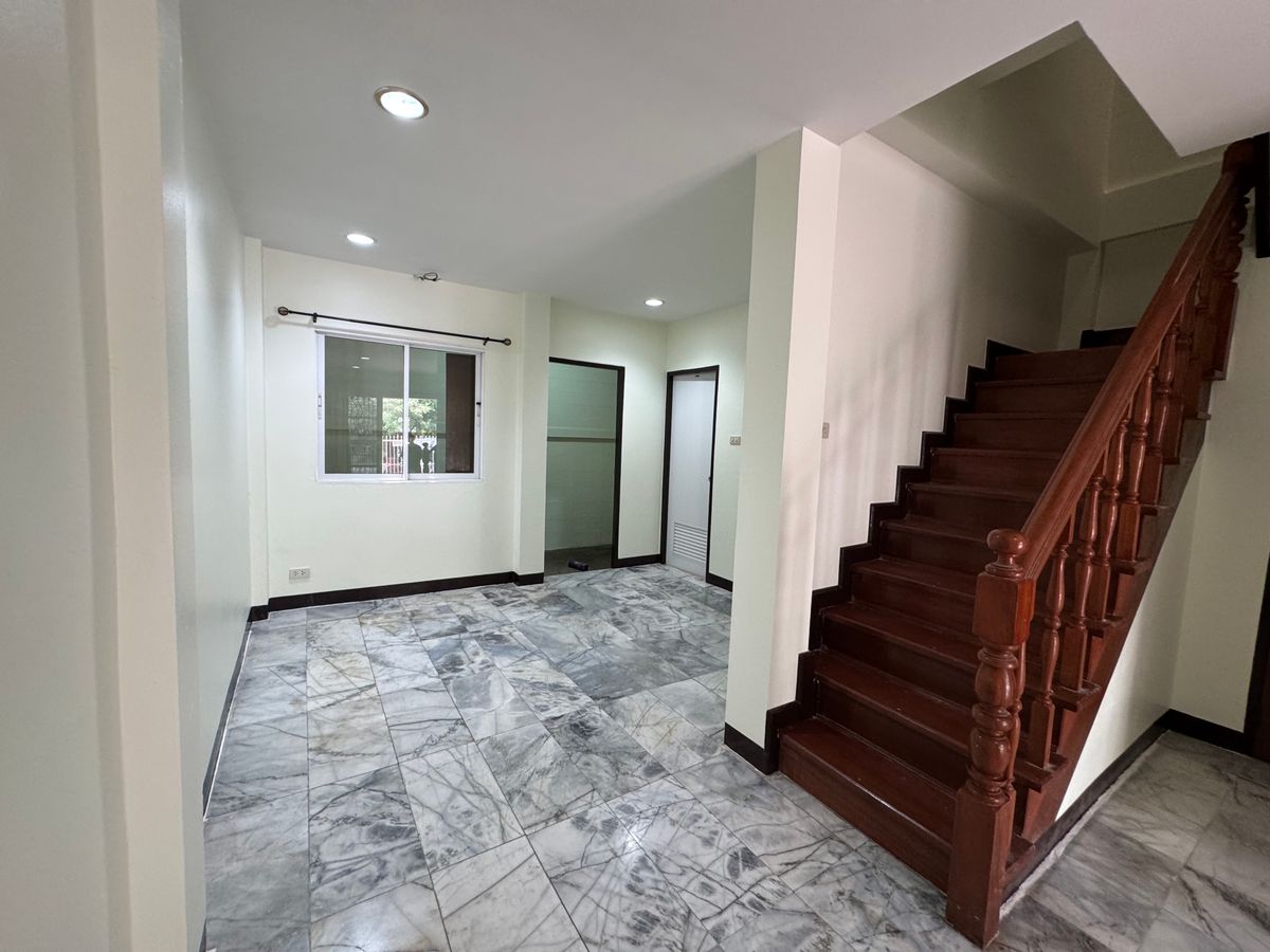 ขายทาวน์โฮมปทุมธานี รังสิต ธรรมศาสตร์ : 🏠 บ้านดีพร้อมอยู่ ขายทาวน์เฮาส์  หมู่บ้านซื่อตรง ถ.รังสิต-นครนายก คลอง3 🏠