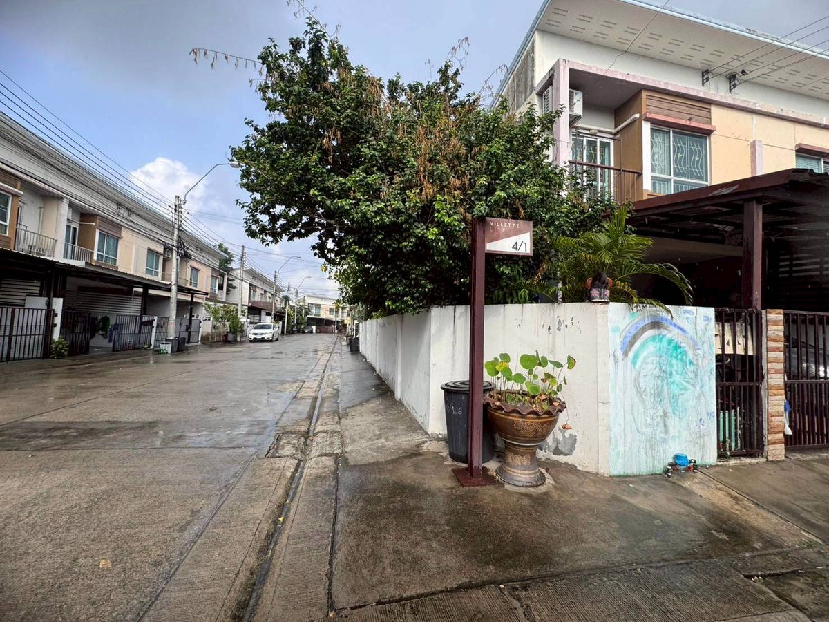 For SaleTownhomePattanakan, Srinakarin : Sell townhouse behind the corner Village Village, Phatthanakan 38, near APL Hua Mak (N.1788)