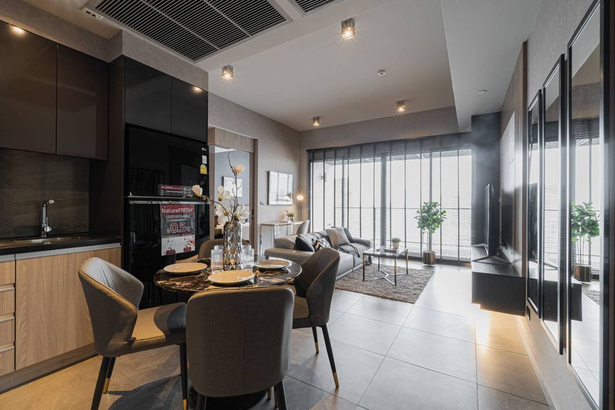 ให้เช่าคอนโดสุขุมวิท อโศก ทองหล่อ : ให้เช่า The Lofts Asoke (MRT เพชรบุรี) 2 ห้องนอน, 2 ห้องน้ำ 