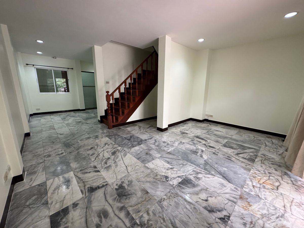 ขายทาวน์โฮมปทุมธานี รังสิต ธรรมศาสตร์ : 🏠 บ้านดีพร้อมอยู่ ขายทาวน์เฮาส์  หมู่บ้านซื่อตรง ถ.รังสิต-นครนายก คลอง3 🏠