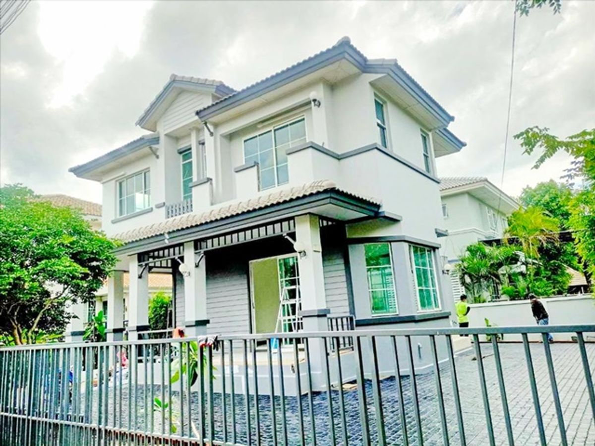 ให้เช่าบ้านลาดกระบัง สุวรรณภูมิ : คฤหาสน์ 2ชั้น หลังมุม ม.พระจอมเกล้าลาดกระบัง ตลาดจตุจักรคุ้มเกล้า 3.6 กม รร.เตรียมอุดมสุวรรณภูมิ 2.5 กม. สุวินทวงศ์ 3นอน 65ตร.วา