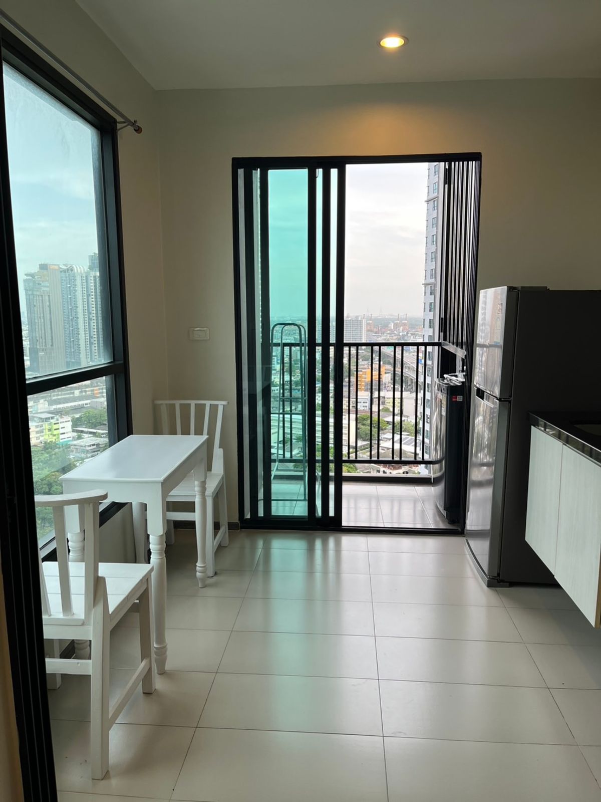 ให้เช่าคอนโดอ่อนนุช อุดมสุข : พร้อมอยู่ ใกล้ BTS อ่อนนุช The Base Park East Sukhumvit 77 | เดอะ เบส พาร์คอีสต์ สุขุมวิท 77 ห้องมุม ทาสีใหม่ ใกล้ Habito Mall, Big C Onnut**TEL: 0863649888 / LINE: @751paggb