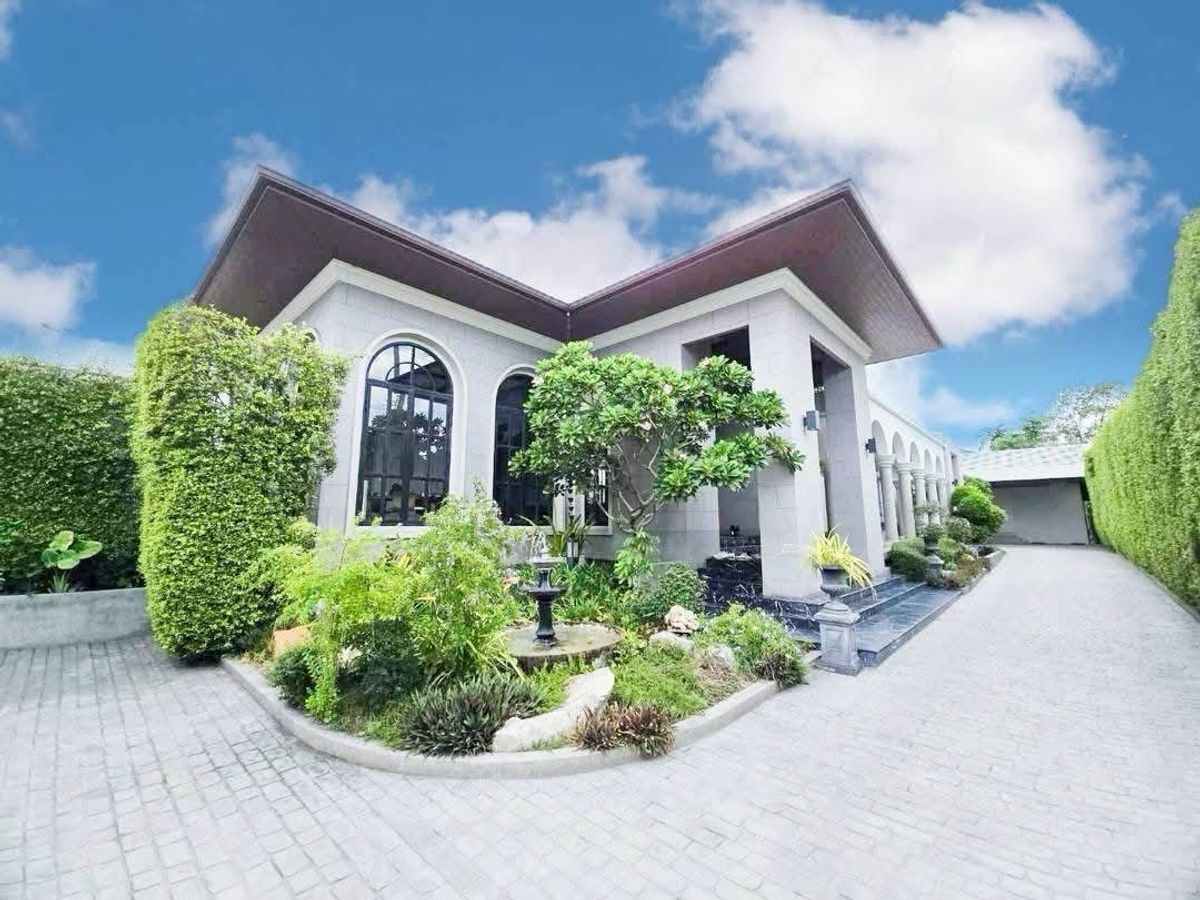 HouseChaengwatana, Muangthong : 3 -storey detached house, Muang Thong Thani Soi Project 5
