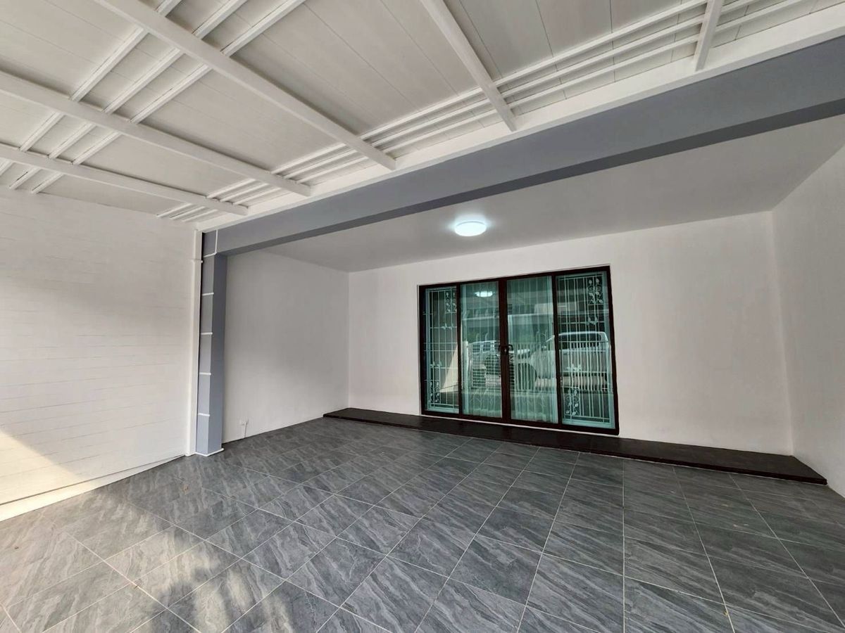 For RentHousePattanakan, Srinakarin : 💥ForRent💥3Bed • Pruksa Ville 57 Pattanakarn 🚝 Near Airportlink Huamark , BTS Onnut 🏡 Ready to move in ‼️  Fully Furnished ✨