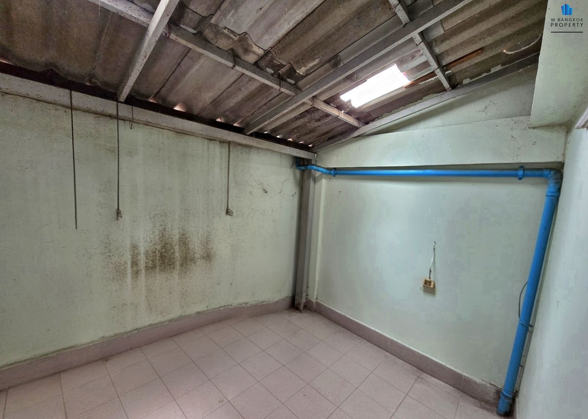 ขายอาคารพาณิชย์ลาดพร้าว เซ็นทรัลลาดพร้าว : ขายด่วน อาคารพาณิชย์ 3.5 ชั้น 15 ตร.วา ซ.ลาดพร้าว 15 ทำเลดีมาก หลัง Big C ใกล้ MRT ลาดพร้าว