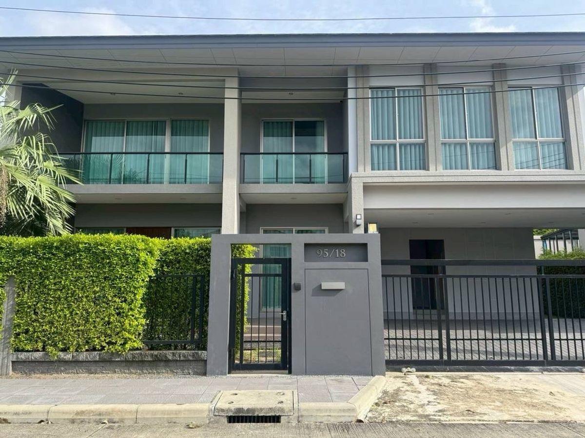 ให้เช่าบ้านลาดกระบัง สุวรรณภูมิ : ให้เช่า บ้านเดี่ยว 🏡พื้นที่เยอะ กว้างขวาง พร้อมอยู่✨
โครงการ 🚩เดอะปาล์ม บางนา-วงแหวน 
ทำเล เส้นกิ่งแก้ว ประเวศ อ่อนนุช กาญจนาภิเษก

รหัสทรัพย์ BD07-6861

ที่ดิน 82 ตารางวา
พื้นที่ใช้สอย 315 ตารางเมตร
▪️5 ห้องนอน มีอ่างอาบน้ำ
▪️5 ห้องน้ำ 
▪️1 ห้องแม่บ้าน