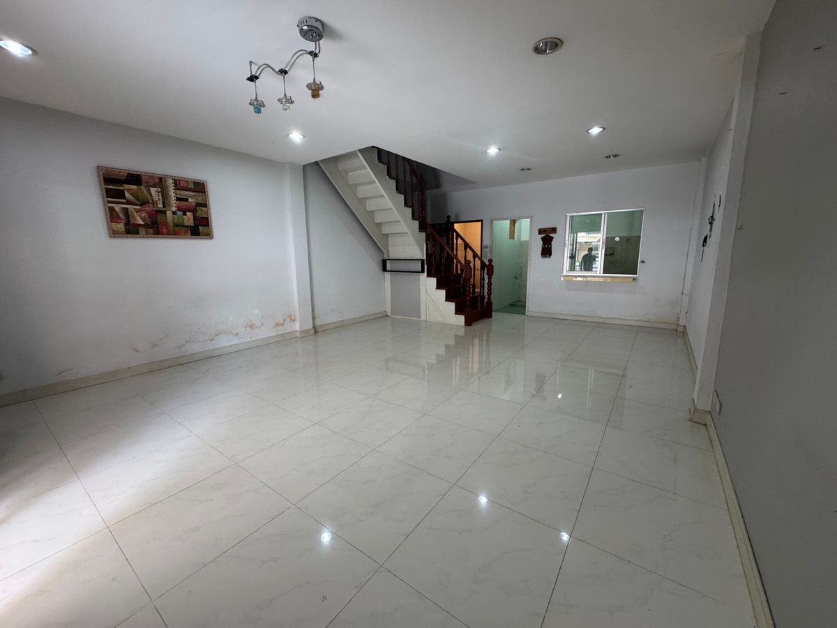 For SaleTownhomePathum Thani,Rangsit, Thammasat : 🏡 Good price, do not miss the townhouse. Sue village Rangsit-Nakhon Nayok Road, Khlong 3🏡