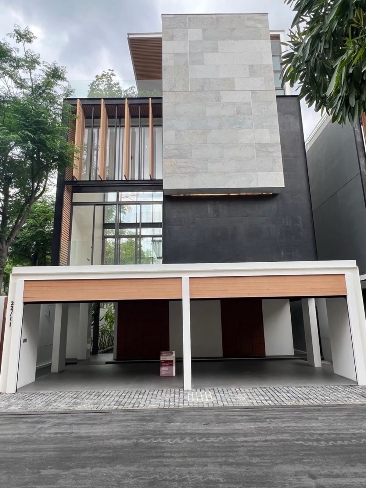 ขายบ้านเกษตร นวมินทร์ ลาดปลาเค้า : 📢👇บ้านหรู 4 ชั้น พร้อม ลิฟต์
ถนนประเสริฐมนูกิจ  เข้าออก หลายเส้นทาง ซอยมัยลาภ (ย่านเกษตร-นวมินทร์) ติดถนนใหญ่ ใกล้ทางด่วนเอกมัย-รามอินทรา 