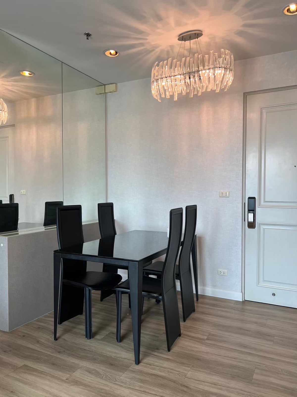 ขายคอนโดวงเวียนใหญ่ เจริญนคร : For Sale Condo Q House Condo Sathorn  (S15-34429)