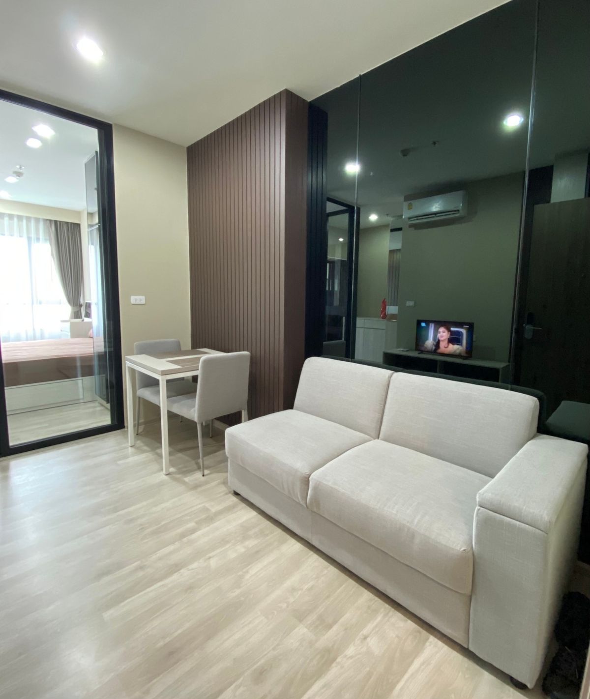 For RentCondoBangna, Bearing, Lasalle : 📍 Ready to stay in the condo ** There is a shuttle bus to BTS Bangna, Mega Bangna, Niche MONO MEGA SPACE BANGNA project (Nich Mono Mega Space Bangna). Contact us at Call: 0955071632 (AG guide). Add LINE.