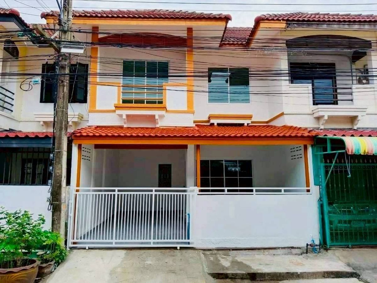 ขายทาวน์โฮมปทุมธานี รังสิต ธรรมศาสตร์ : ขาย ทาวน์เฮ้าส์ 18 ตร.ว. บ้านพรธิสาร 5 รังสิต ธัญบุรี คลอง8 ปทุมธานี