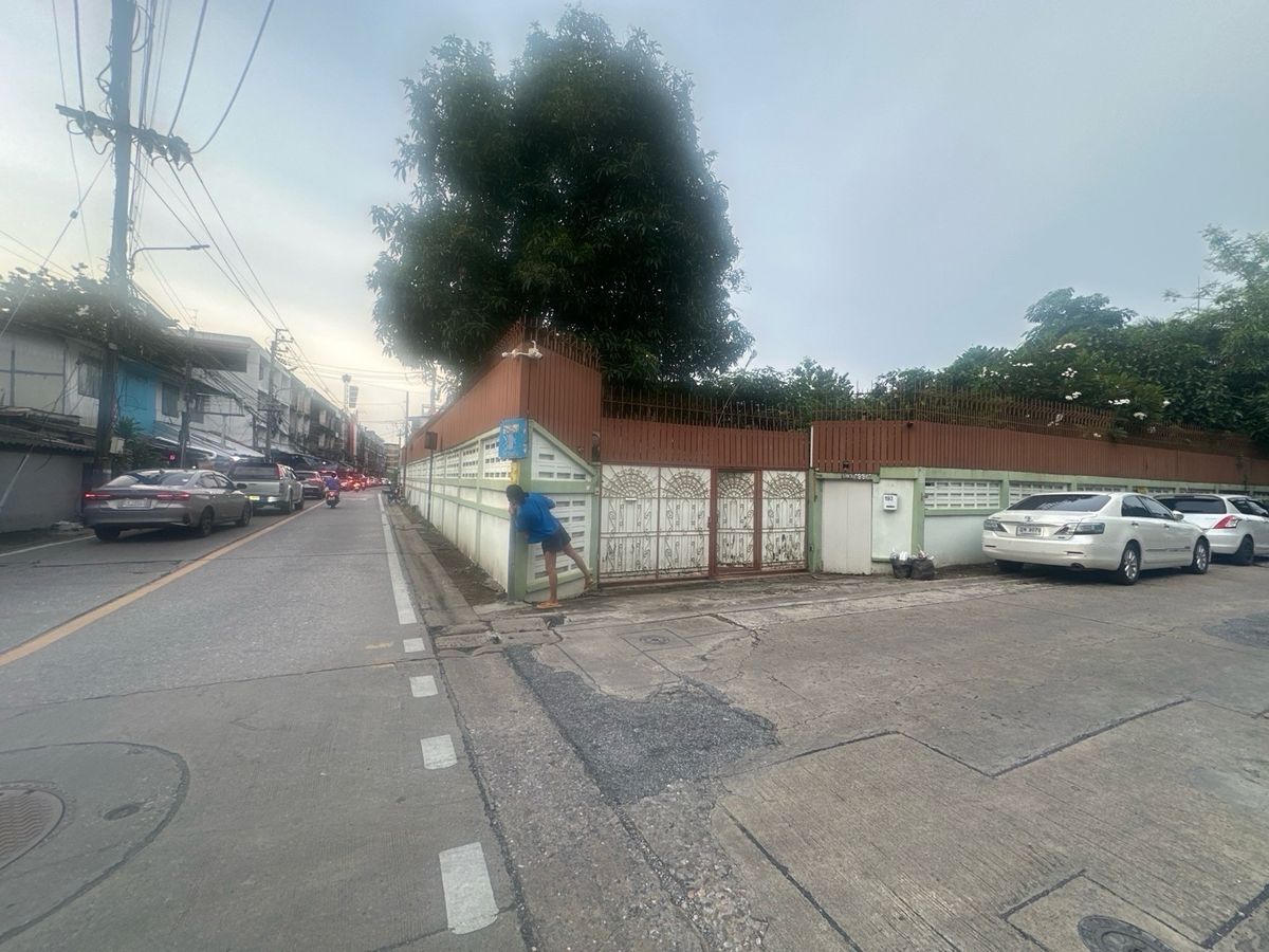 For SaleLandChokchai 4, Ladprao 71, Ladprao 48, : Land for sale in Lat Phrao 41 Near the yellow line, prayer station
