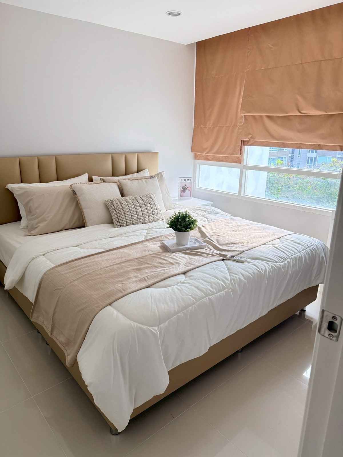 ให้เช่าคอนโดพระราม 9 เพชรบุรีตัดใหม่ RCA : ให้ เช่า ด่วน Life asoke 1Bedroom ไลฟ์ อโศก (ห้องพร้อมอยู่)