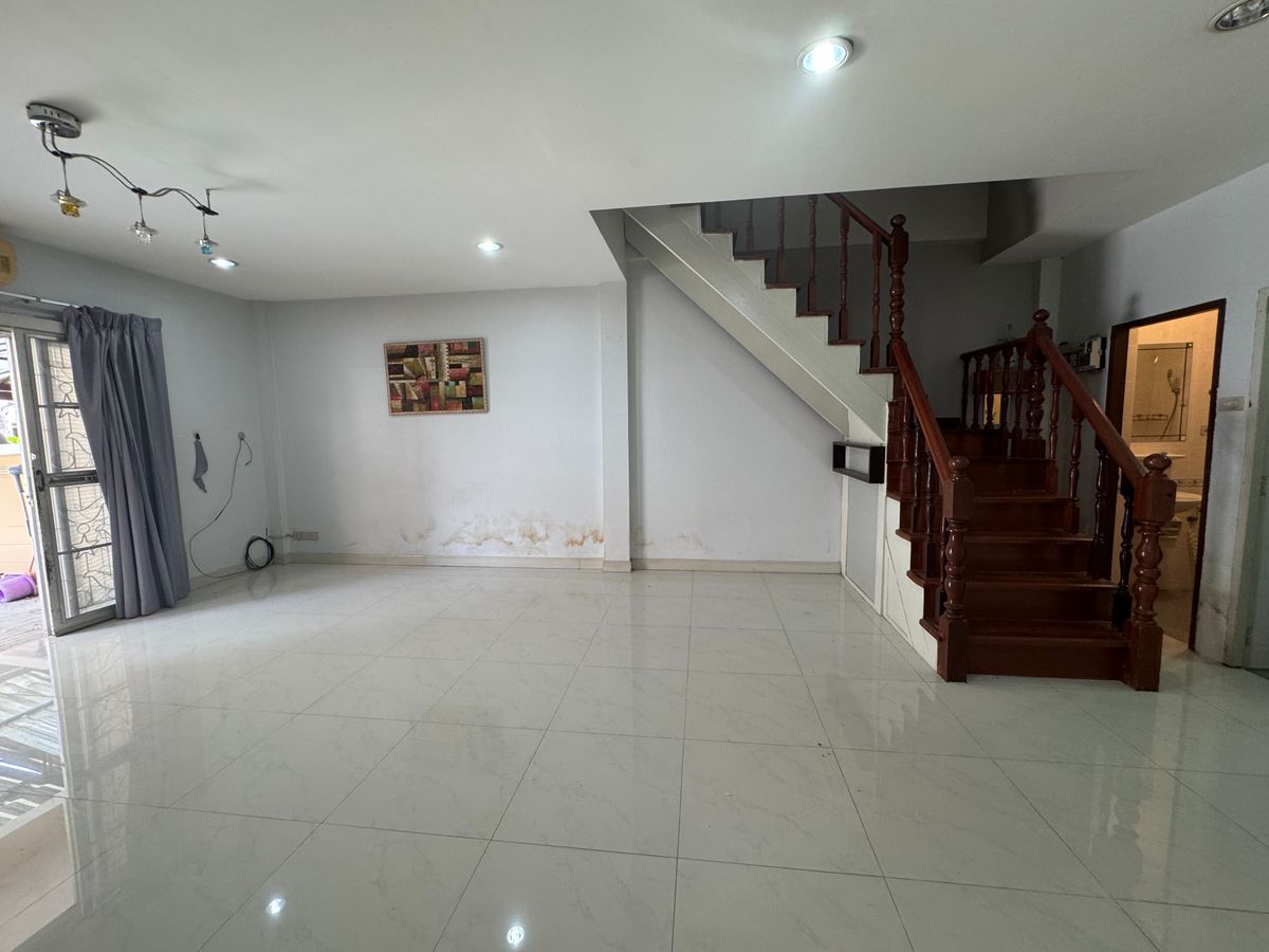 For SaleTownhomePathum Thani,Rangsit, Thammasat : 🏡 Good price, do not miss the townhouse. Sue village Rangsit-Nakhon Nayok Road, Khlong 3🏡