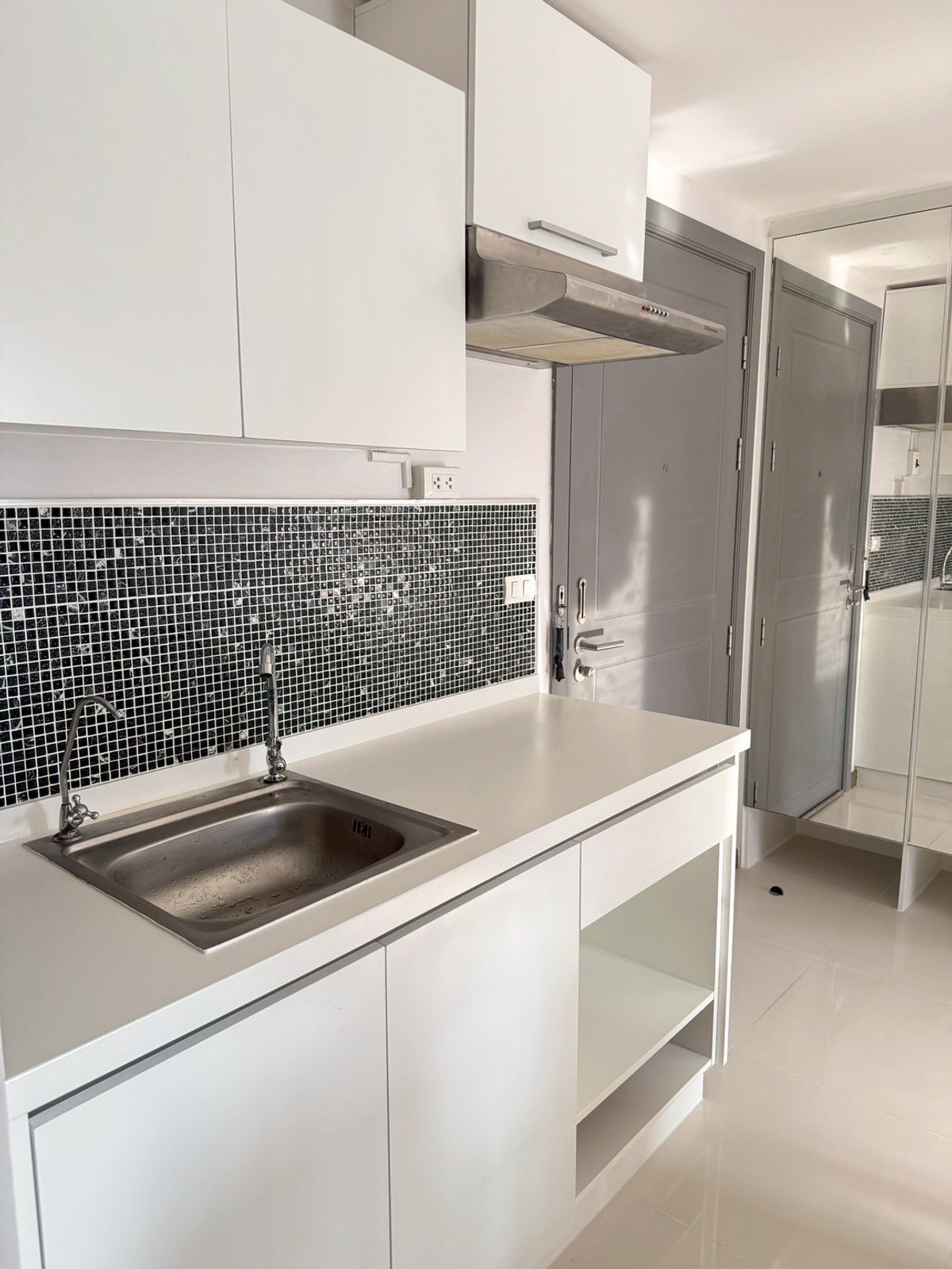 ให้เช่าคอนโดพระราม 9 เพชรบุรีตัดใหม่ RCA : ให้ เช่า ด่วน Life asoke 1Bedroom ไลฟ์ อโศก (ห้องพร้อมอยู่)