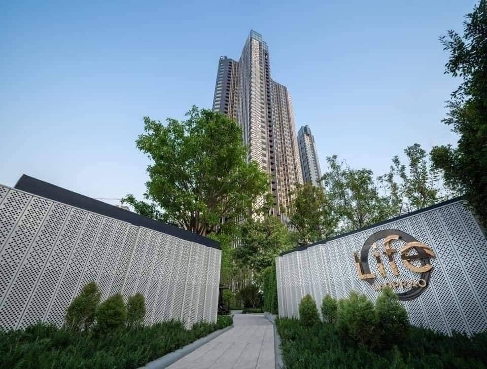 For RentCondoLadprao, Central Ladprao : • Room for rent next to BTS sky train, high speed internet included!! 