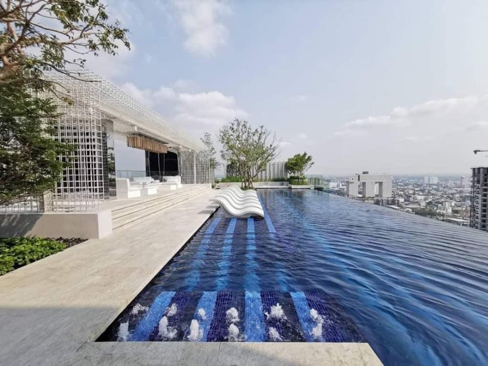 For RentCondoLadprao, Central Ladprao : • Room for rent next to BTS sky train, high speed internet included!! 