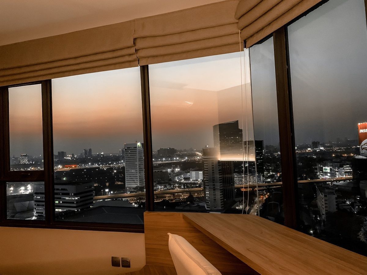 ขายคอนโดลาดพร้าว เซ็นทรัลลาดพร้าว : ตำแหน่งหายาก ชั้นสูง แต่งสวย built-in ทั้งห้อง ติด BTS ห้าแยกลาดพร้าว 081-245-7349