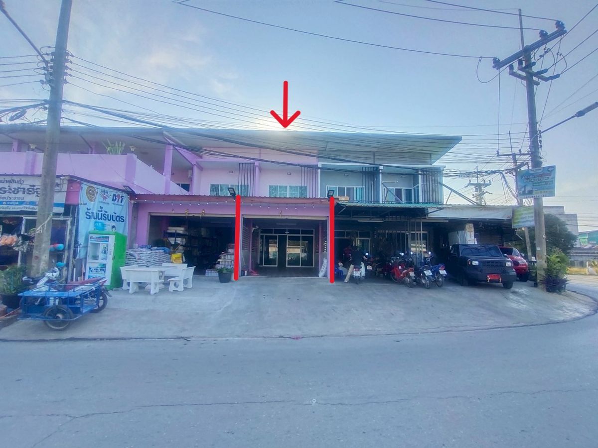 ขายอาคารพาณิชย์นครปฐม : ขาย อาคารพาณิชย์ 2 ชั้น ทำเลการค้า อยู่หน้าหมู่บ้าน หลายโครงการ พื้นที่ 30 ตารางวา มีที่จอดรถ หน้าร้าน
