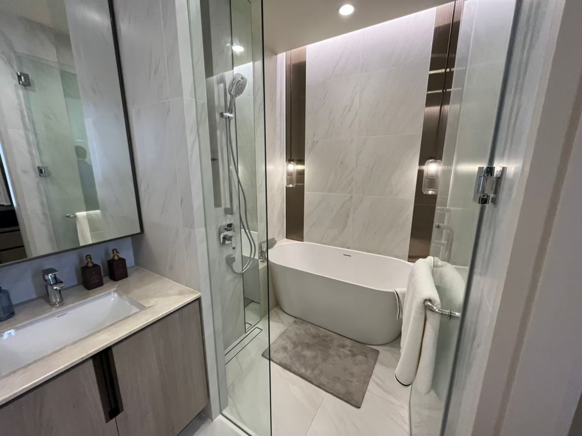 ขายคอนโดสุขุมวิท อโศก ทองหล่อ : คอนโดหรู ติด รร นานาชาติ St. Andrews ใกล้ BTS เอกมัย และ พระโขนง  081-245-7349