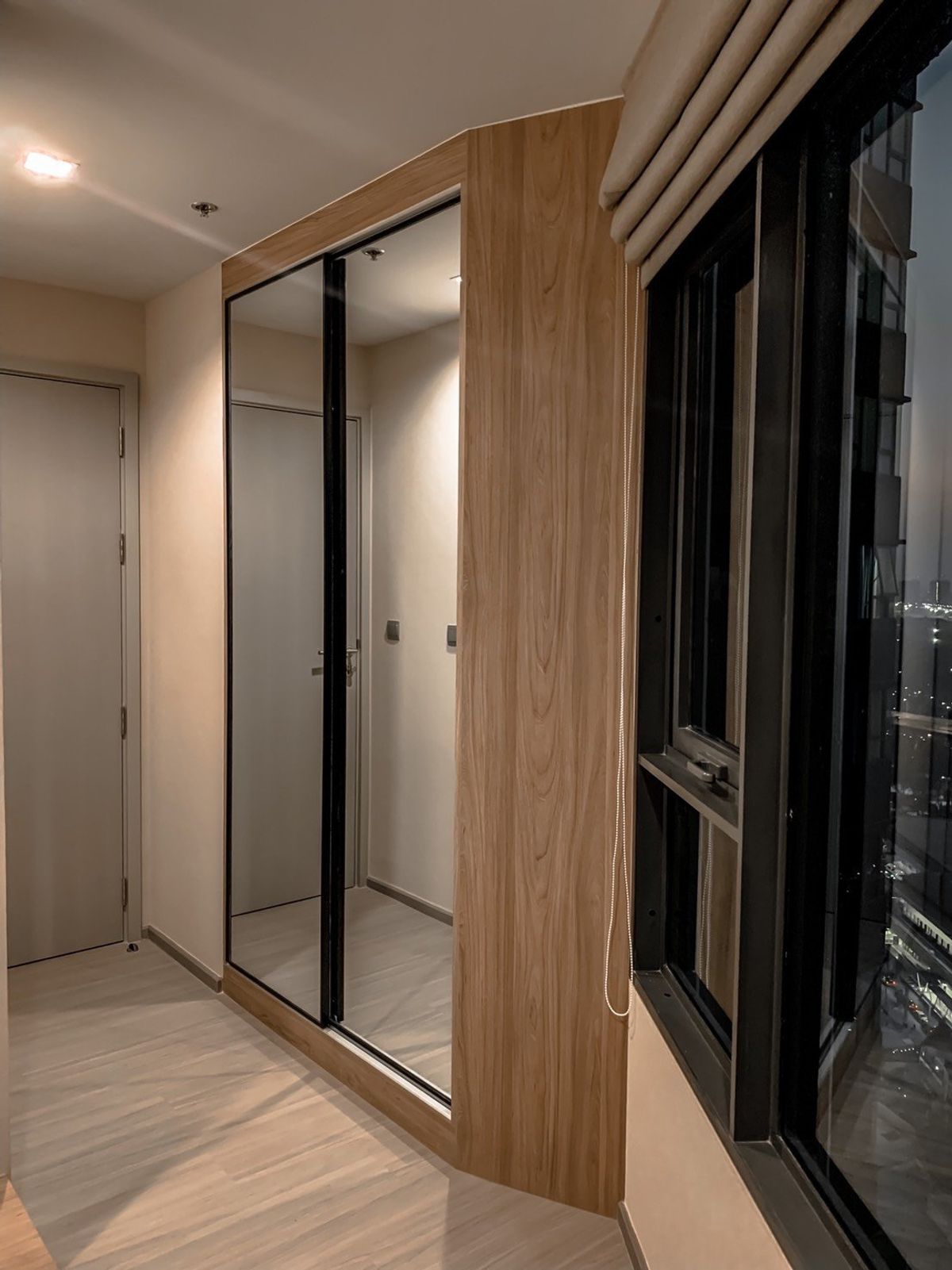 ขายคอนโดลาดพร้าว เซ็นทรัลลาดพร้าว : ตำแหน่งหายาก ชั้นสูง แต่งสวย built-in ทั้งห้อง ติด BTS ห้าแยกลาดพร้าว 081-245-7349