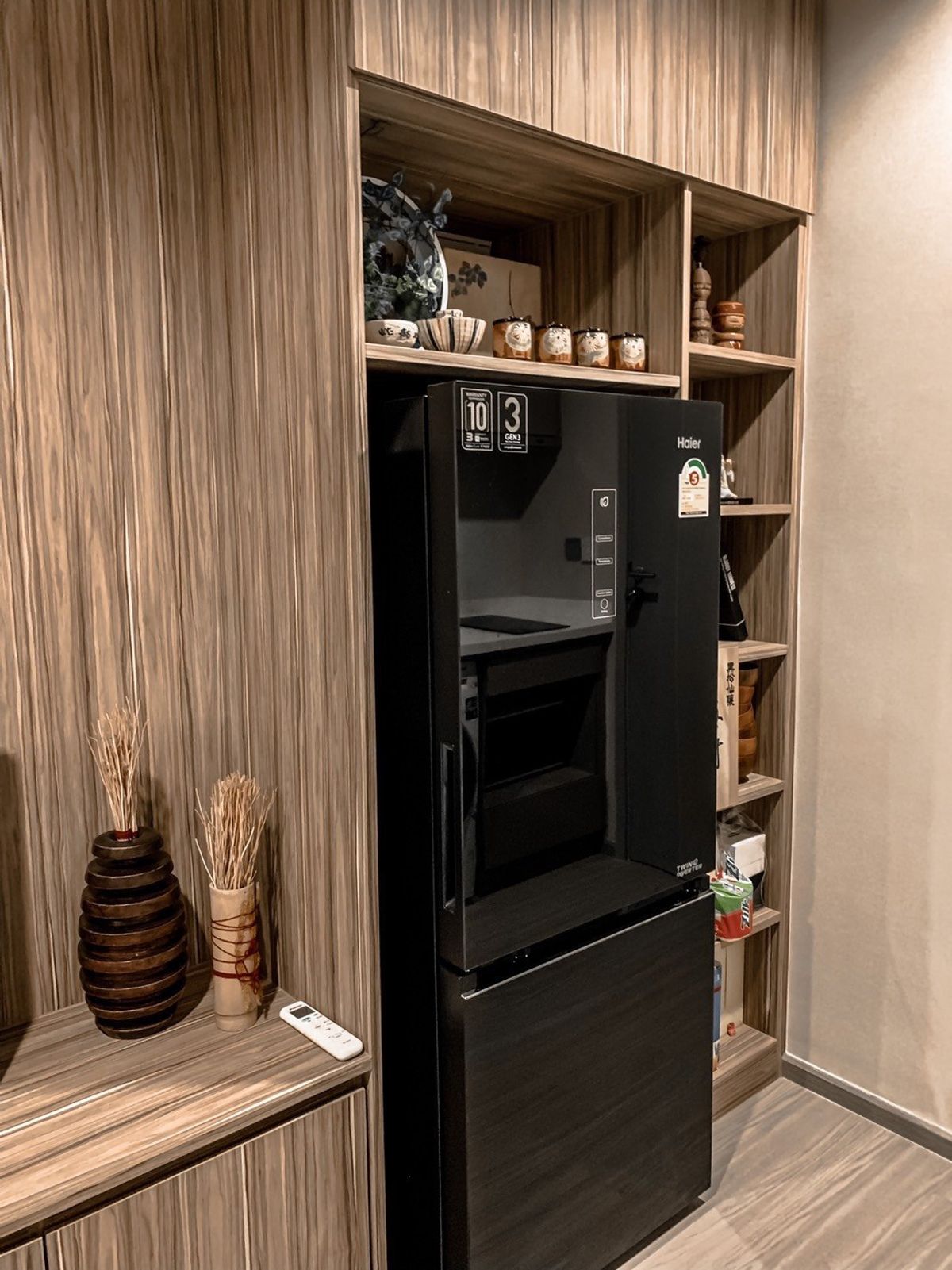 ขายคอนโดลาดพร้าว เซ็นทรัลลาดพร้าว : ตำแหน่งหายาก ชั้นสูง แต่งสวย built-in ทั้งห้อง ติด BTS ห้าแยกลาดพร้าว 081-245-7349