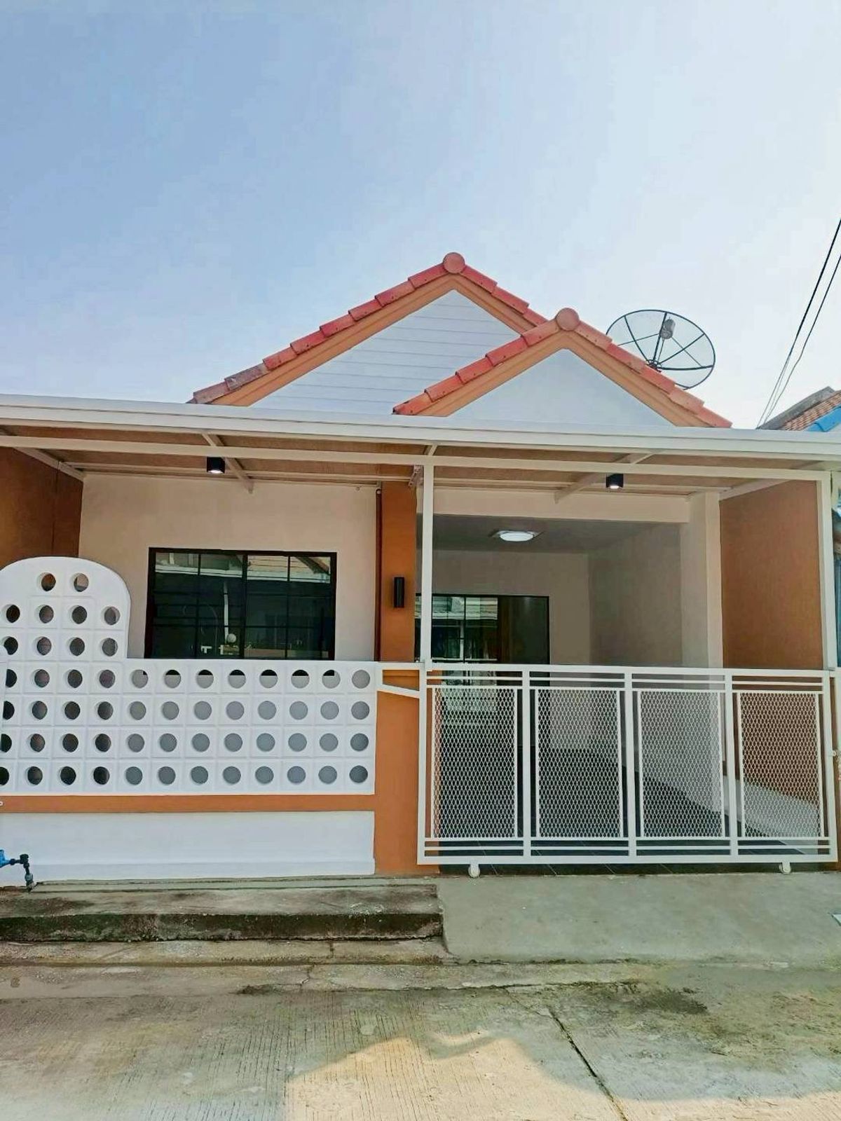 ขายทาวน์โฮมปทุมธานี รังสิต ธรรมศาสตร์ : ขาย ทาวน์เฮ้าส์ 20 ตร.ว. หมู่บ้านวรารักษ์ รังสิต- คลองสาม ปทุมธานี