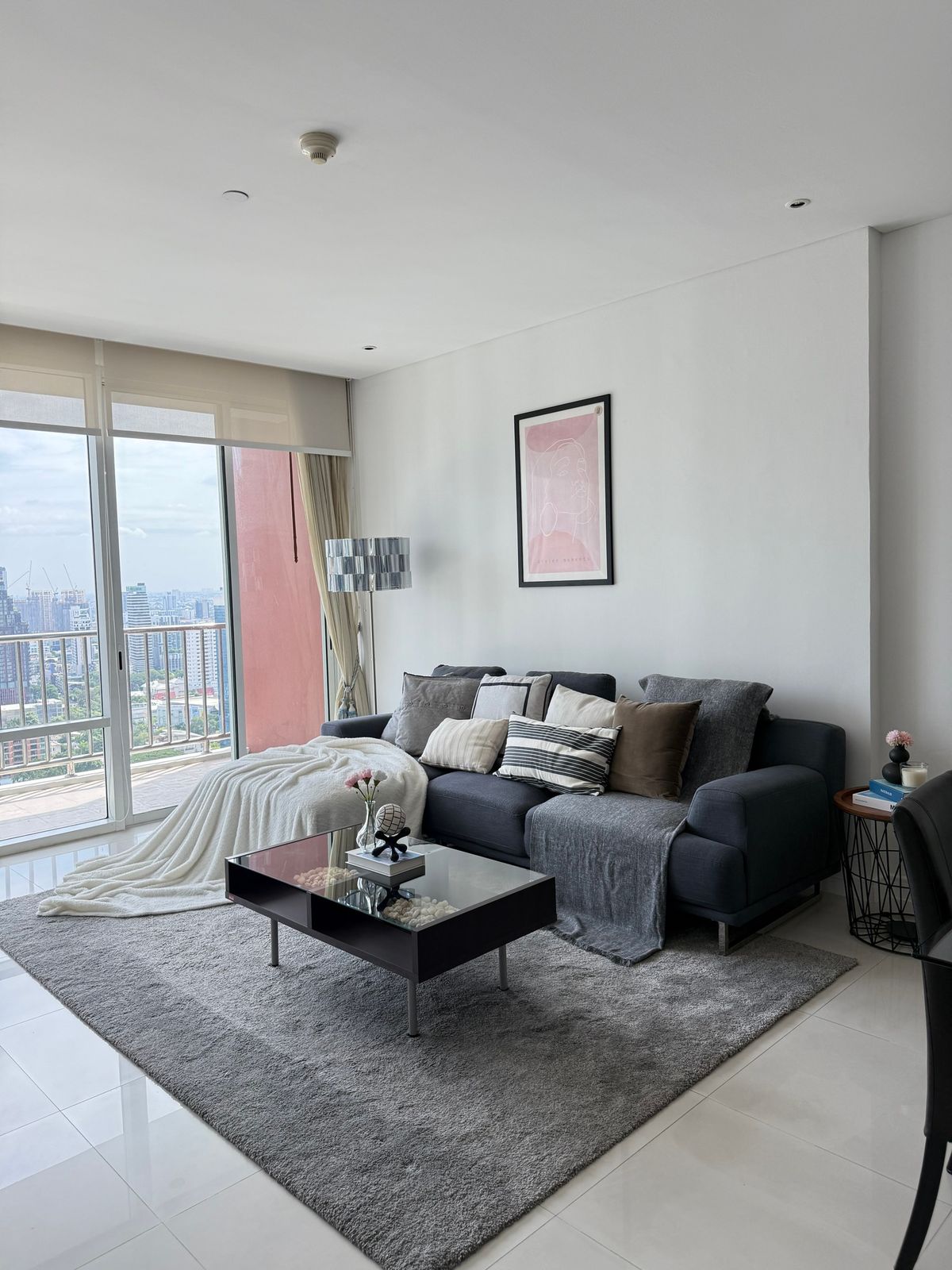 ขายคอนโดสุขุมวิท อโศก ทองหล่อ : Urgent Sale! Sukhumvit Fullerton 2BR 2BA Condo – High Floor, City View