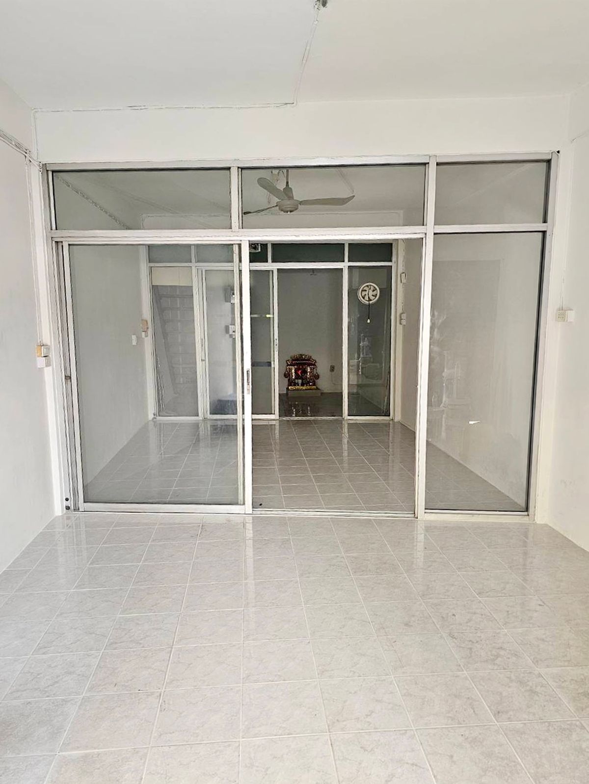 อาคารพาณิชย์โชคชัย4 ลาดพร้าว71 : 🔥ขายตึกแถว 3ชั้น ลาดพร้าว-โชคชัย4 สามารถเช่าทำออฟฟิศ หรือเปิดร้านอาหารได้ (ขายพร้อมผู้เช่า)