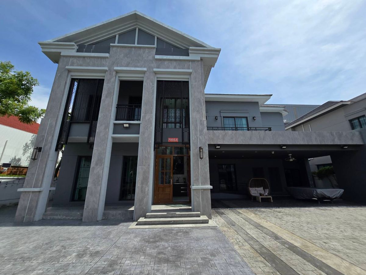 ให้เช่าบ้านบางนา แบริ่ง ลาซาล : Grand Bangkok Boulevard Sukhumvit (แกรนด์ บางกอก บูเลอวาร์ด สุขุมวิท)