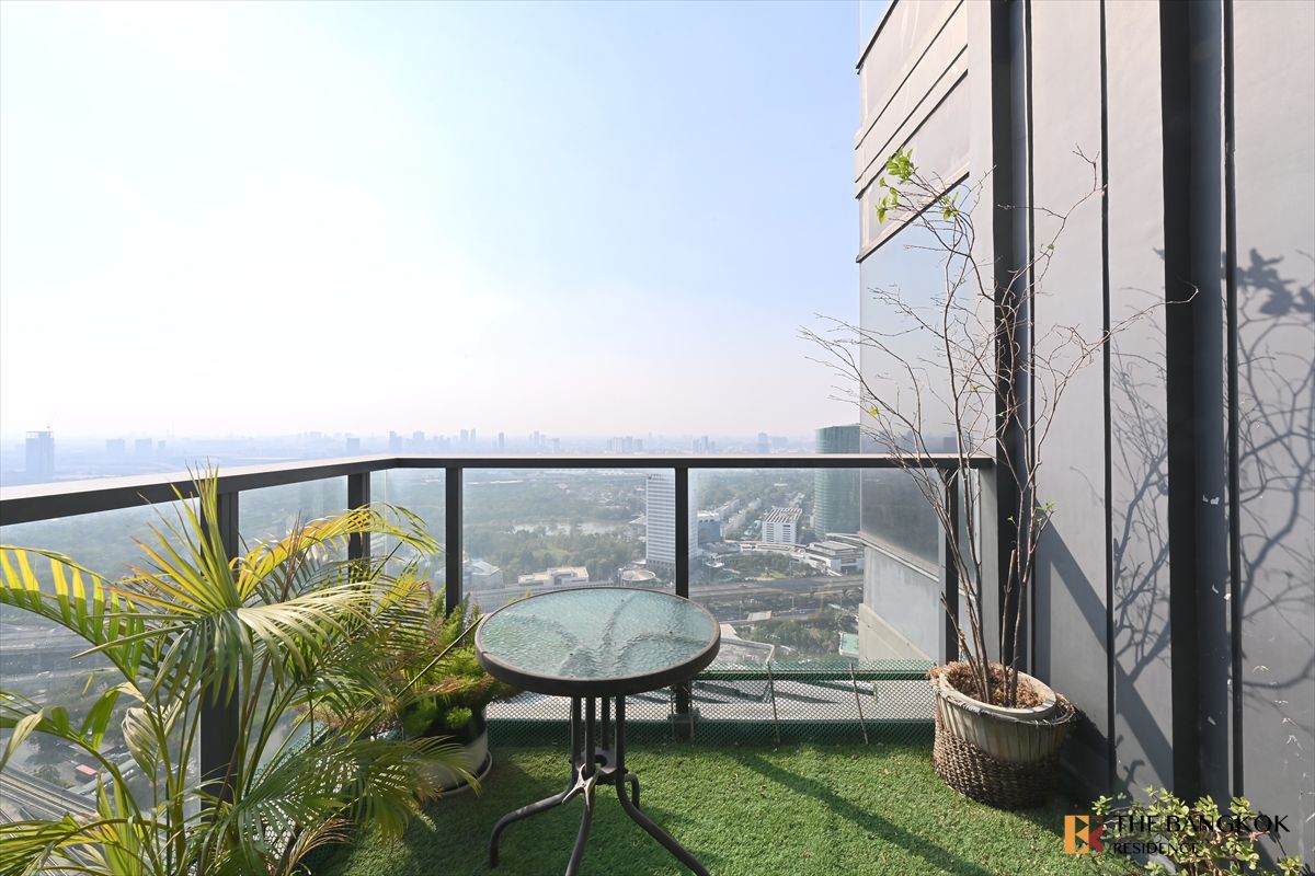 For SaleCondoLadprao, Central Ladprao : 🏙️ Stylish high-floor unit at M Ladprao 🐾 Pet-friendly, near BTS Ha Yaek Lat Phrao