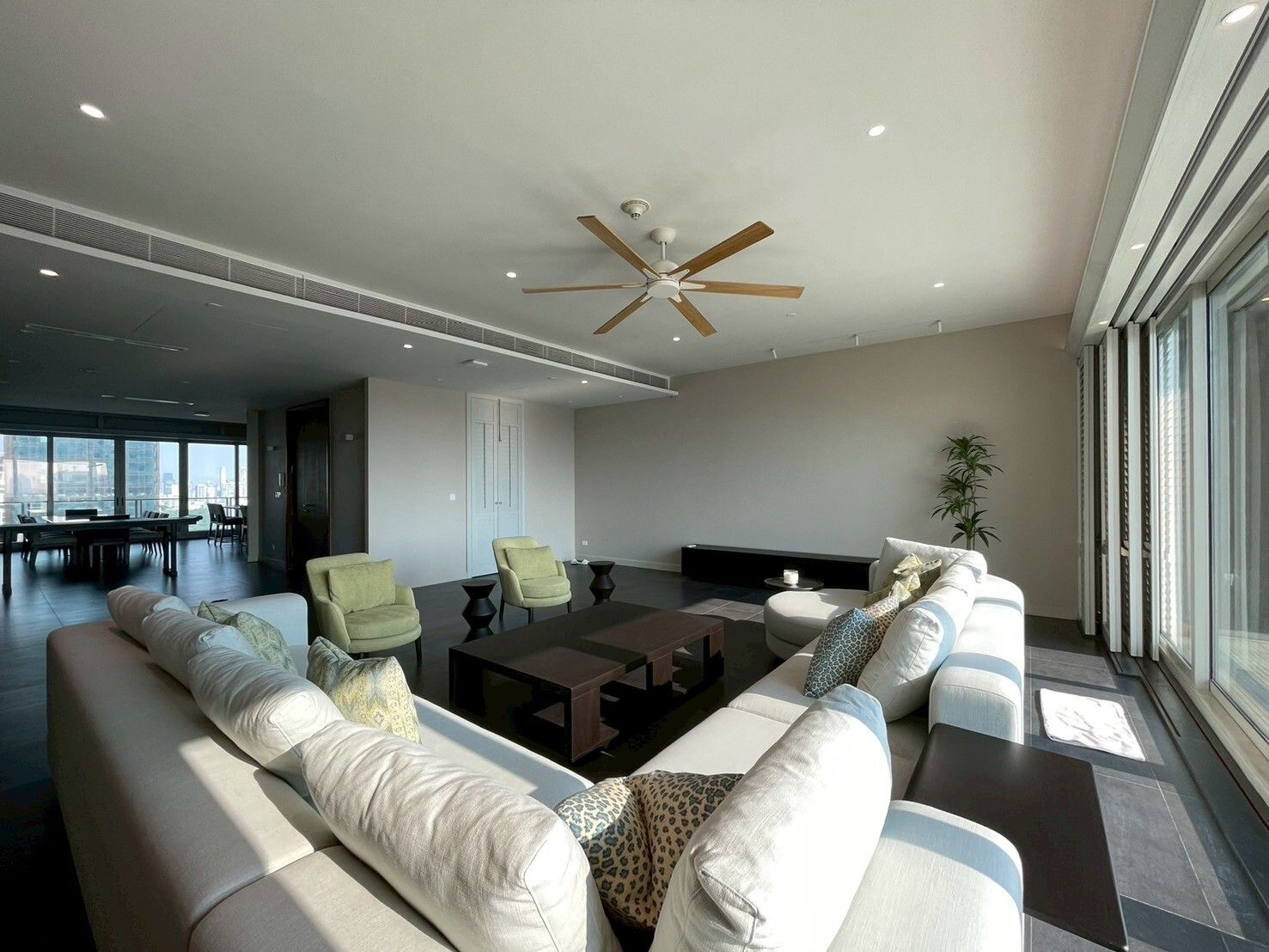 For SaleCondoWitthayu, Chidlom, Langsuan, Ploenchit : 4 Bedroom Penthouse for sale at 185 Rajadamri  U5612134
