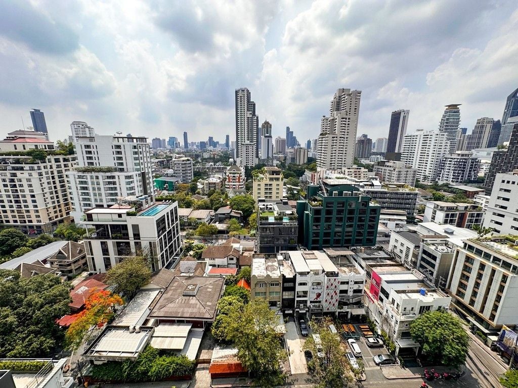 ขายคอนโดสุขุมวิท อโศก ทองหล่อ : ขาย คอนโด 2 ห้องนอน ในโครงการ 2-bedroom high-end condo for sale in Phromphong area [ABKK30221] U1964274