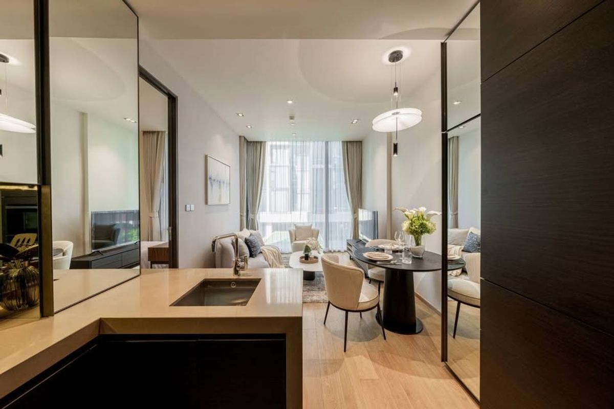 ให้เช่าคอนโดวิทยุ ชิดลม หลังสวน : Luxury Living 🏙️ 28Chidlom| 1BR 45sq.m. | Fully Furnished | Prime Location