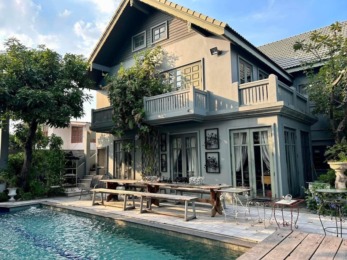 ขายบ้านรัชดา ห้วยขวาง : ขายบ้านเดี่ยว 2+1 ชั้น ห้องใต้หลังคา พื้นที่ดิน 198 ตร.ว.พื้นที่ใช้สอย ประมาณ 400 ตร.ม.++