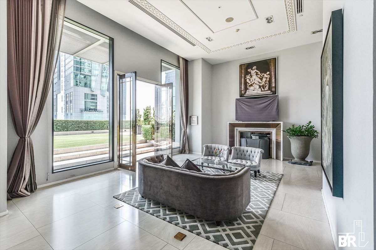 For RentCondoSathorn, Narathiwat : The Diplomat Sathorn,📍 Luxury condo in Silom CBD, near BTS Surasak