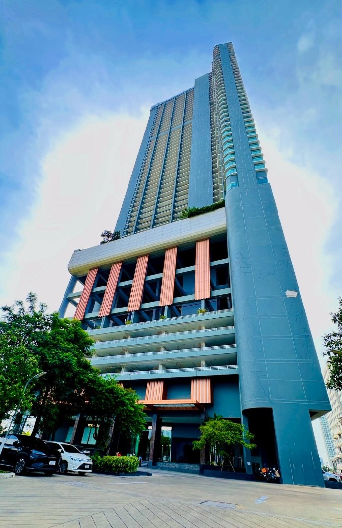 For RentCondoSathorn, Narathiwat : 🔥For urgent rent🔥Menam Residences, approximately 300 meters from Asiatique, near CBD areas such as Sathorn, only 3 kilometers, ready to move in immediately.