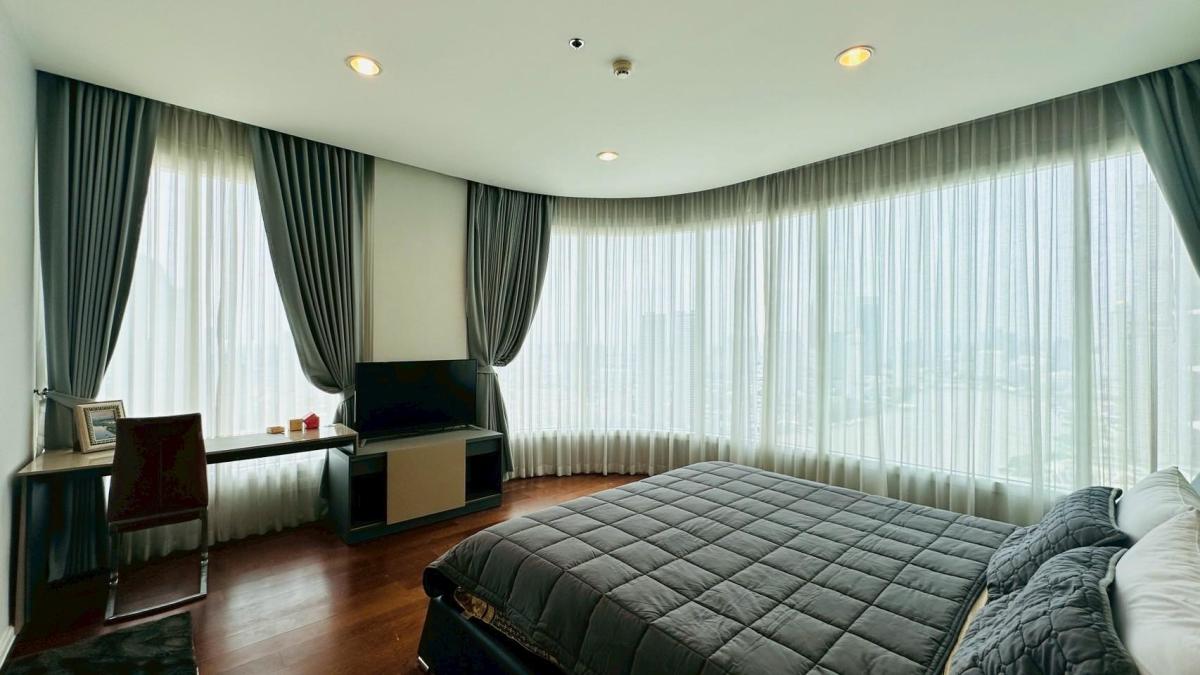 For RentCondoSathorn, Narathiwat : 🔥For urgent rent🔥Menam Residences, approximately 300 meters from Asiatique, near CBD areas such as Sathorn, only 3 kilometers, ready to move in immediately.