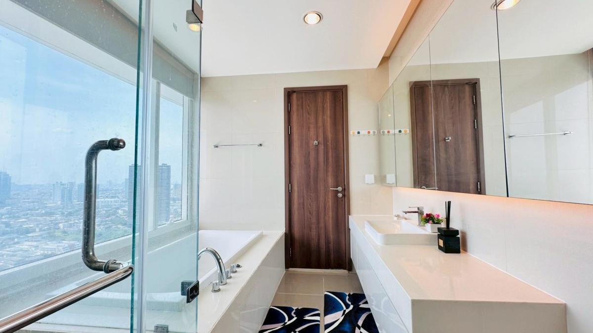 For RentCondoSathorn, Narathiwat : 🔥For urgent rent🔥Menam Residences, approximately 300 meters from Asiatique, near CBD areas such as Sathorn, only 3 kilometers, ready to move in immediately.