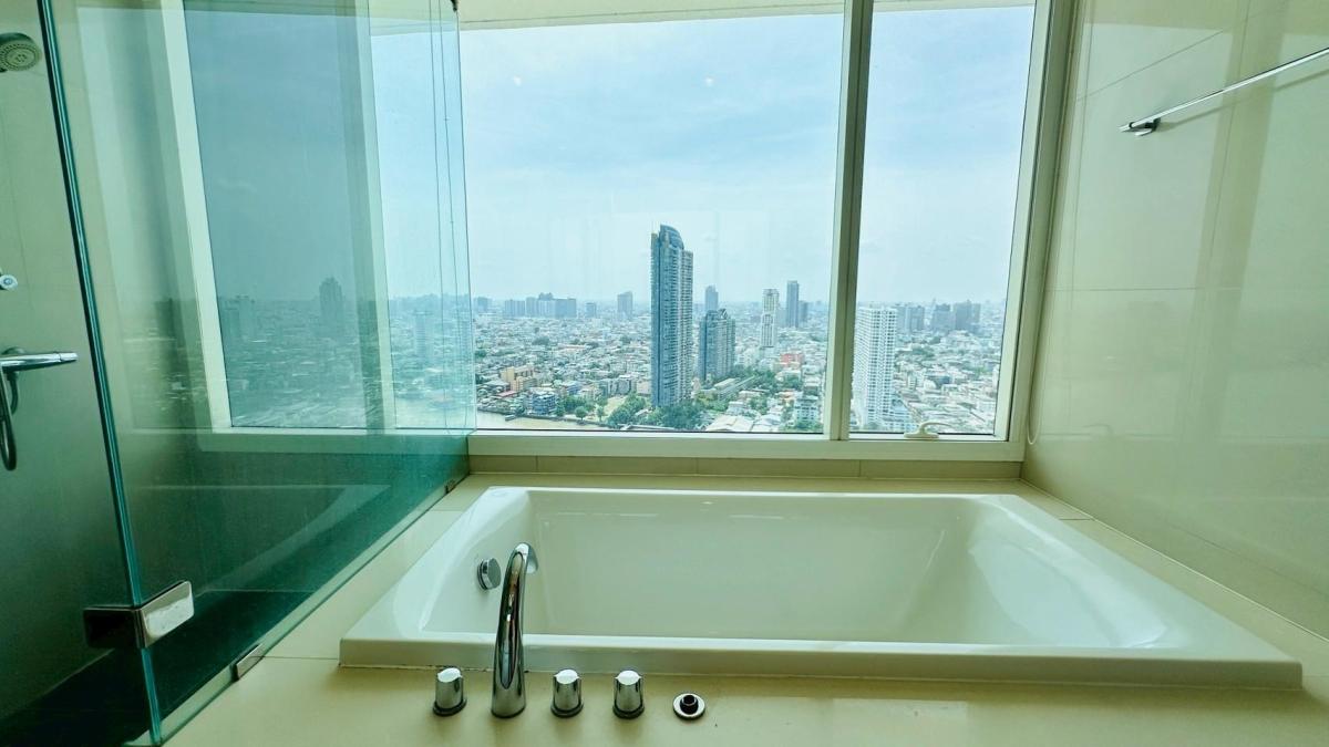 For RentCondoSathorn, Narathiwat : 🔥For urgent rent🔥Menam Residences, approximately 300 meters from Asiatique, near CBD areas such as Sathorn, only 3 kilometers, ready to move in immediately.