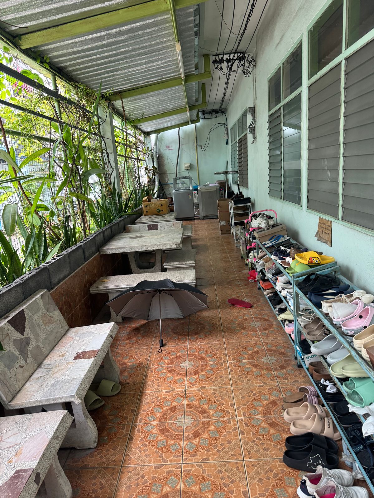 ขายกิจการโรงแรม & กิจการอพาร์ตเมนต์เยาวราช บางลำพู : ขายด่วนที่สุด ราคาดี! หอพักย่านเทเวศร์ 67.7 ตร.ว. 3 ชั้น 38 ห้อง ผู้เช่าเต็มทุกห้อง ด้านบนมีโซล่าเซลล์