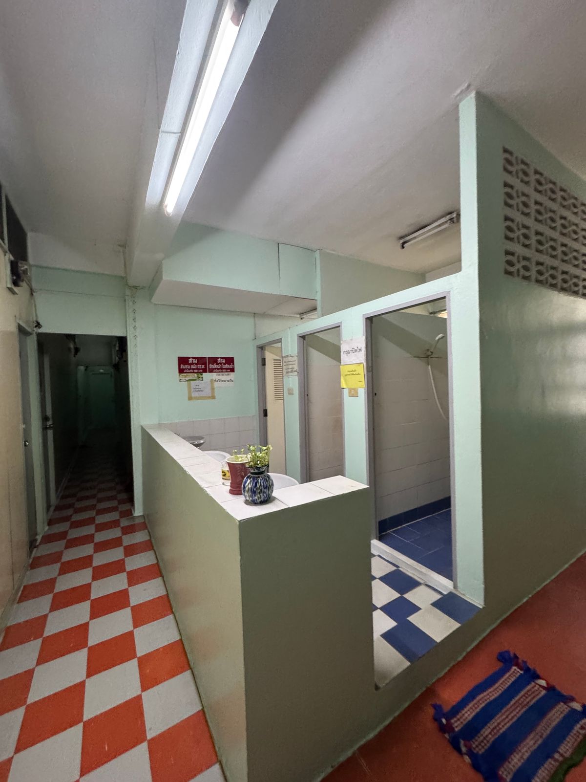 ขายกิจการโรงแรม & กิจการอพาร์ตเมนต์เยาวราช บางลำพู : ขายด่วนที่สุด ราคาดี! หอพักย่านเทเวศร์ 67.7 ตร.ว. 3 ชั้น 38 ห้อง ผู้เช่าเต็มทุกห้อง ด้านบนมีโซล่าเซลล์