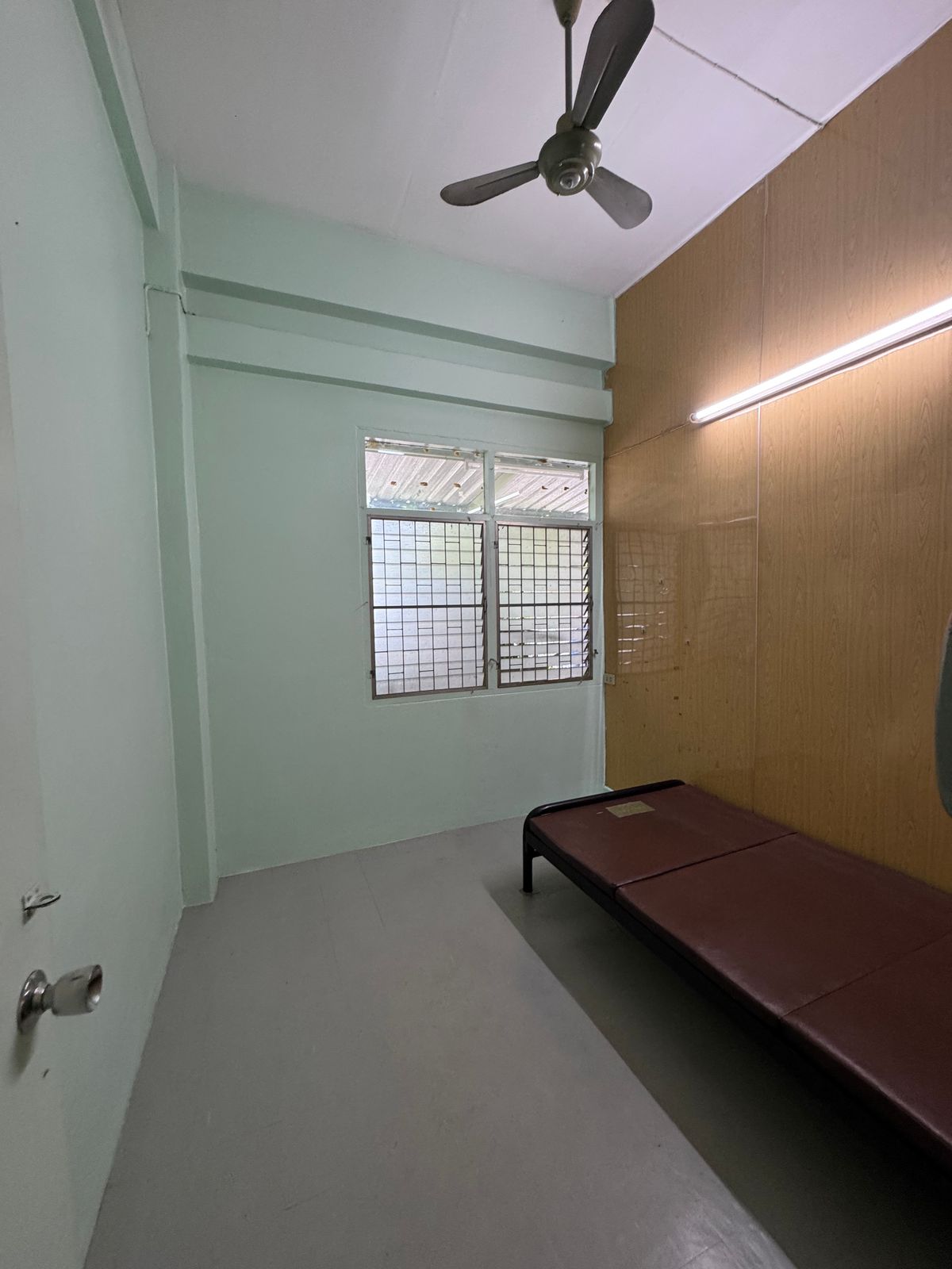 ขายกิจการโรงแรม & กิจการอพาร์ตเมนต์เยาวราช บางลำพู : ขายด่วนที่สุด ราคาดี! หอพักย่านเทเวศร์ 67.7 ตร.ว. 3 ชั้น 38 ห้อง ผู้เช่าเต็มทุกห้อง ด้านบนมีโซล่าเซลล์