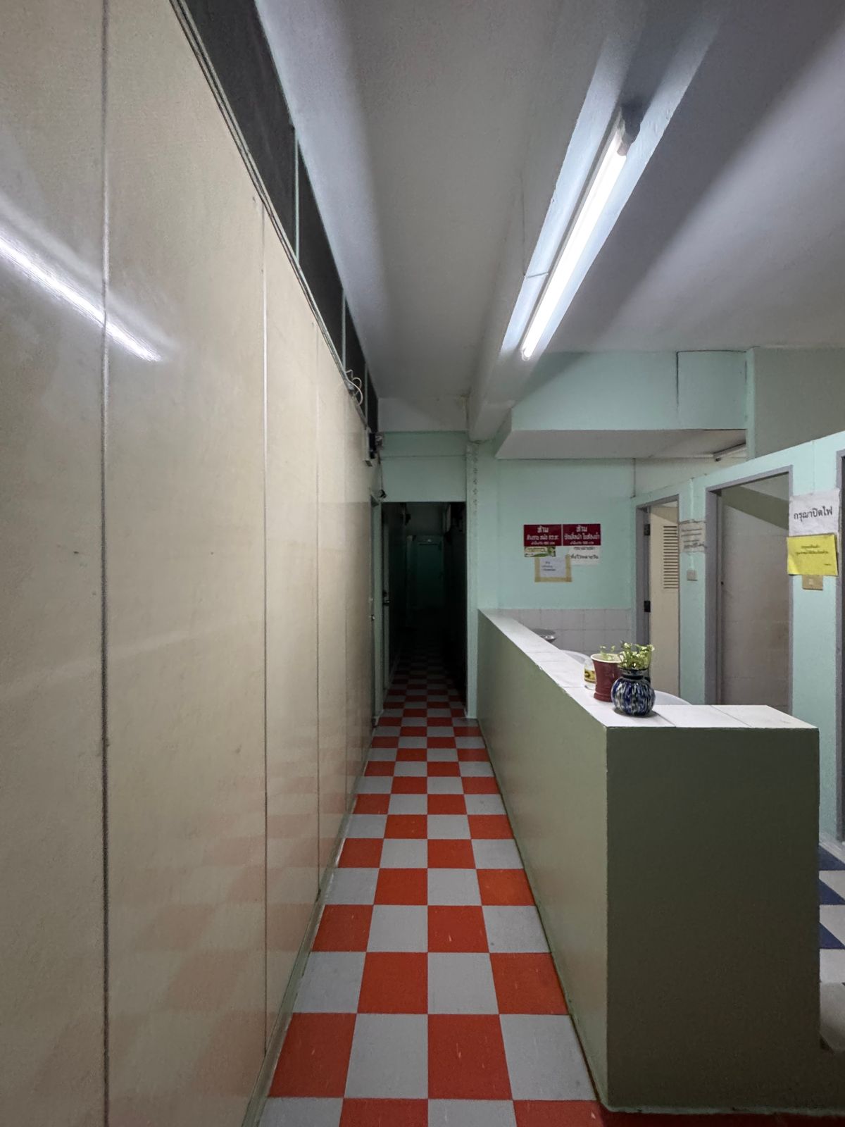 ขายกิจการโรงแรม & กิจการอพาร์ตเมนต์เยาวราช บางลำพู : ขายด่วนที่สุด ราคาดี! หอพักย่านเทเวศร์ 67.7 ตร.ว. 3 ชั้น 38 ห้อง ผู้เช่าเต็มทุกห้อง ด้านบนมีโซล่าเซลล์